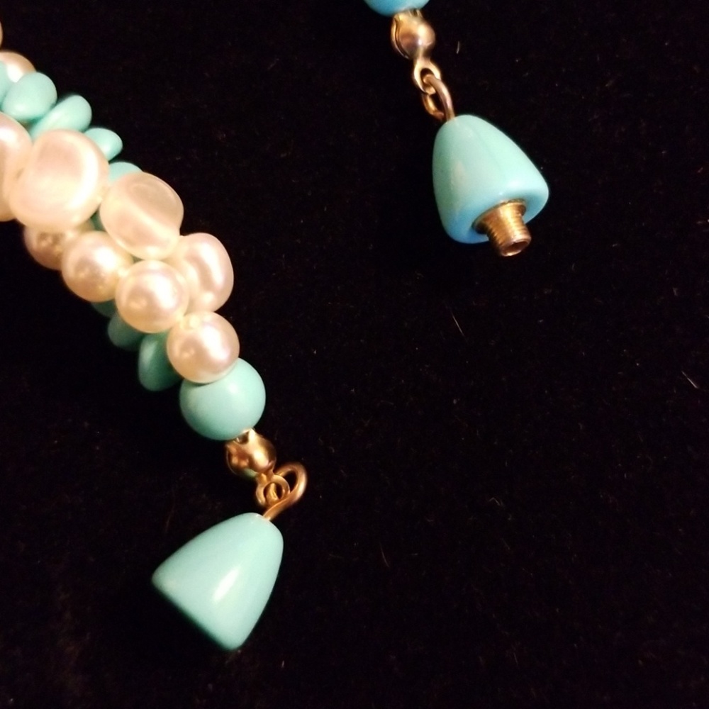 Unbranded Pearl and Turquoise Necklace 3 Strands - Picture 5 of 5